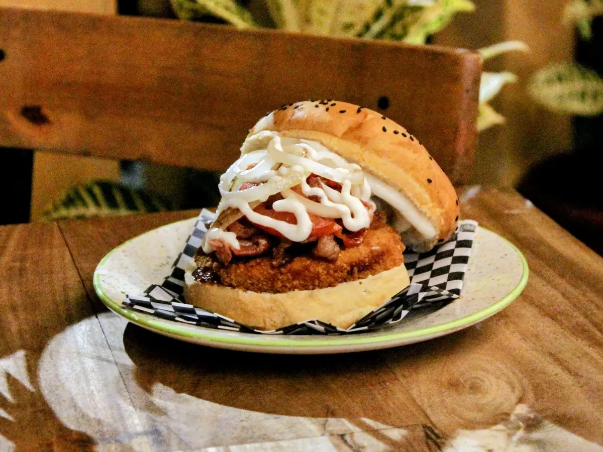 Hamburguesa Poio crujiente (Sin papas)