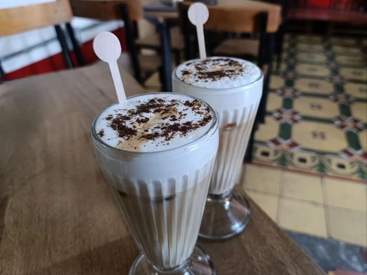 Latte (frío o caliente)